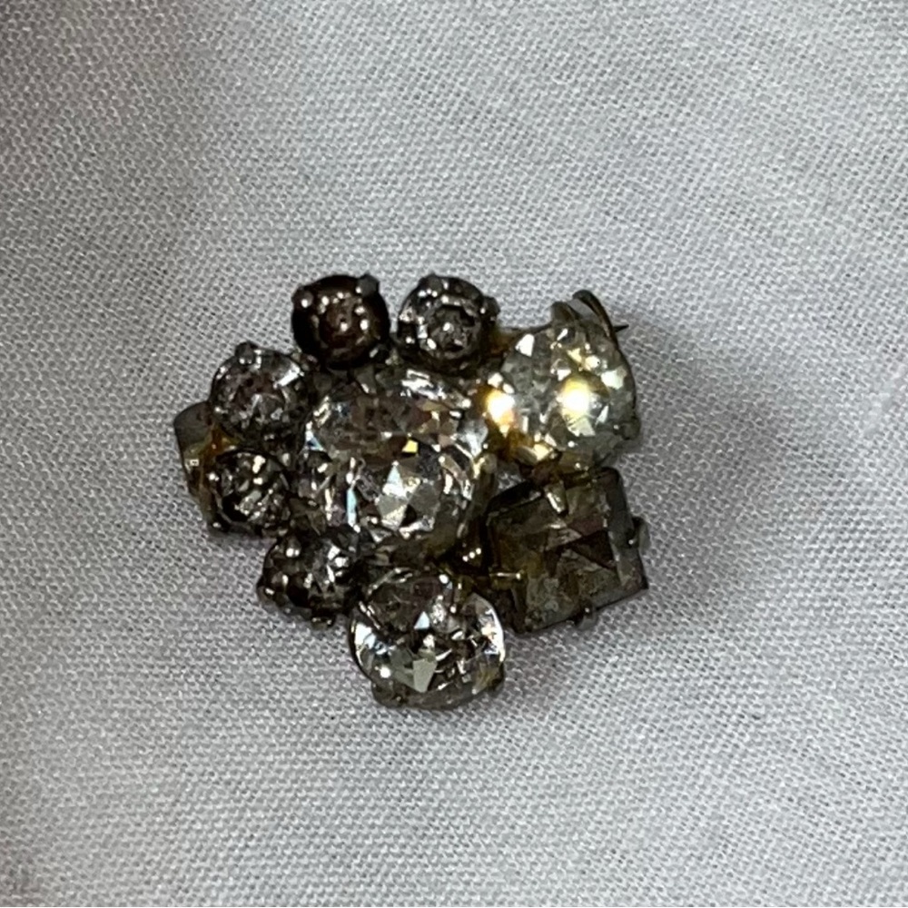 Small Vintage Silver Rhinestone Brooch